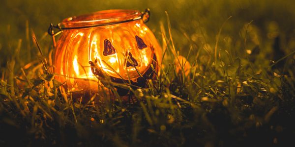 想早点下班去“鬼混”？送你个万圣节字体教程