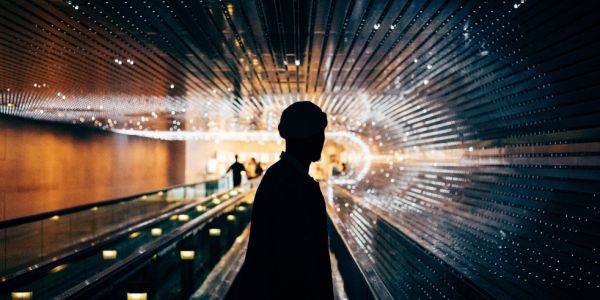 他仅用四张侧脸，就让这届金马奖成了视觉焦点，真是神仙设计师