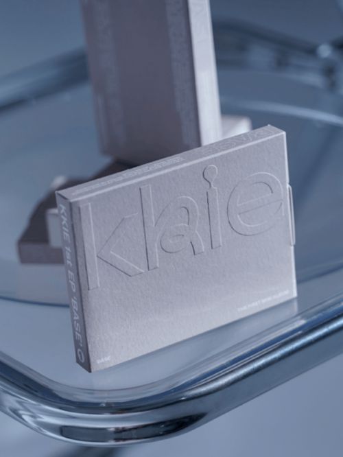 TT Alientz Grotesque